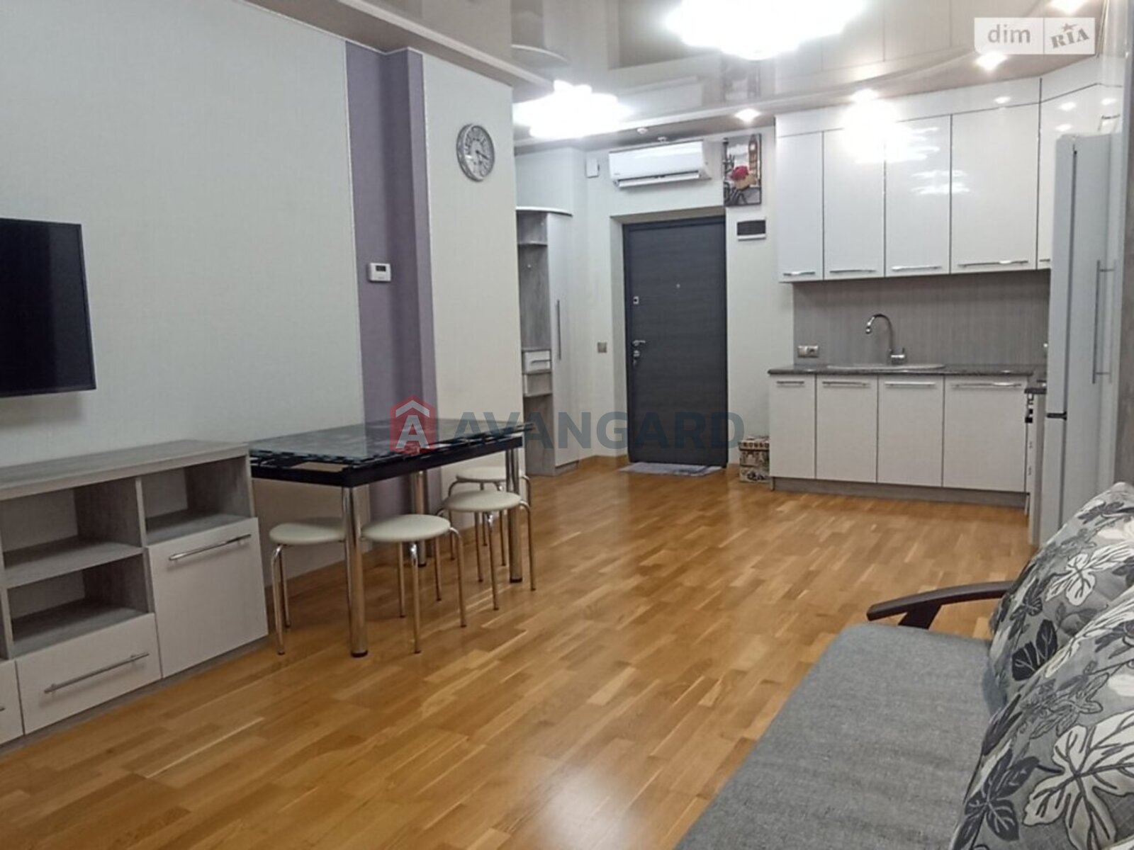 1 ����. ��������, 40/-/- ��. �., 6/16 ���� ���� 3