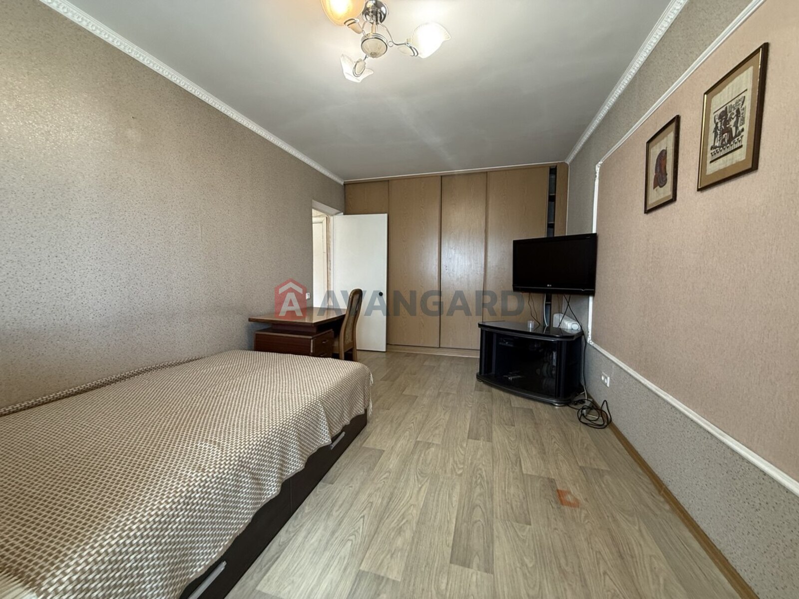 3 ��. ��������, 66,3/38/9 ��. �., 8/16 ������ ���� 17