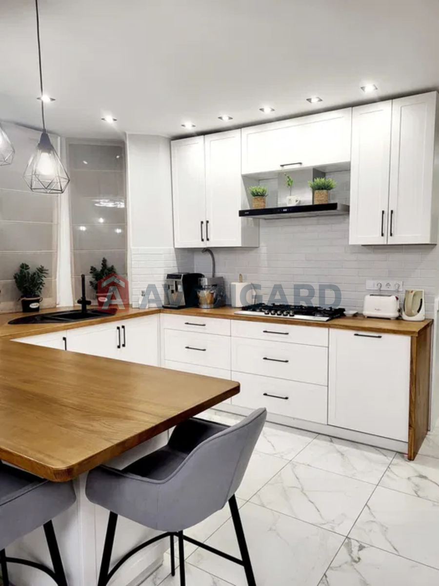 4 ��. ��������, 163/-/- ��. �., 2/2 ������ ���� 1