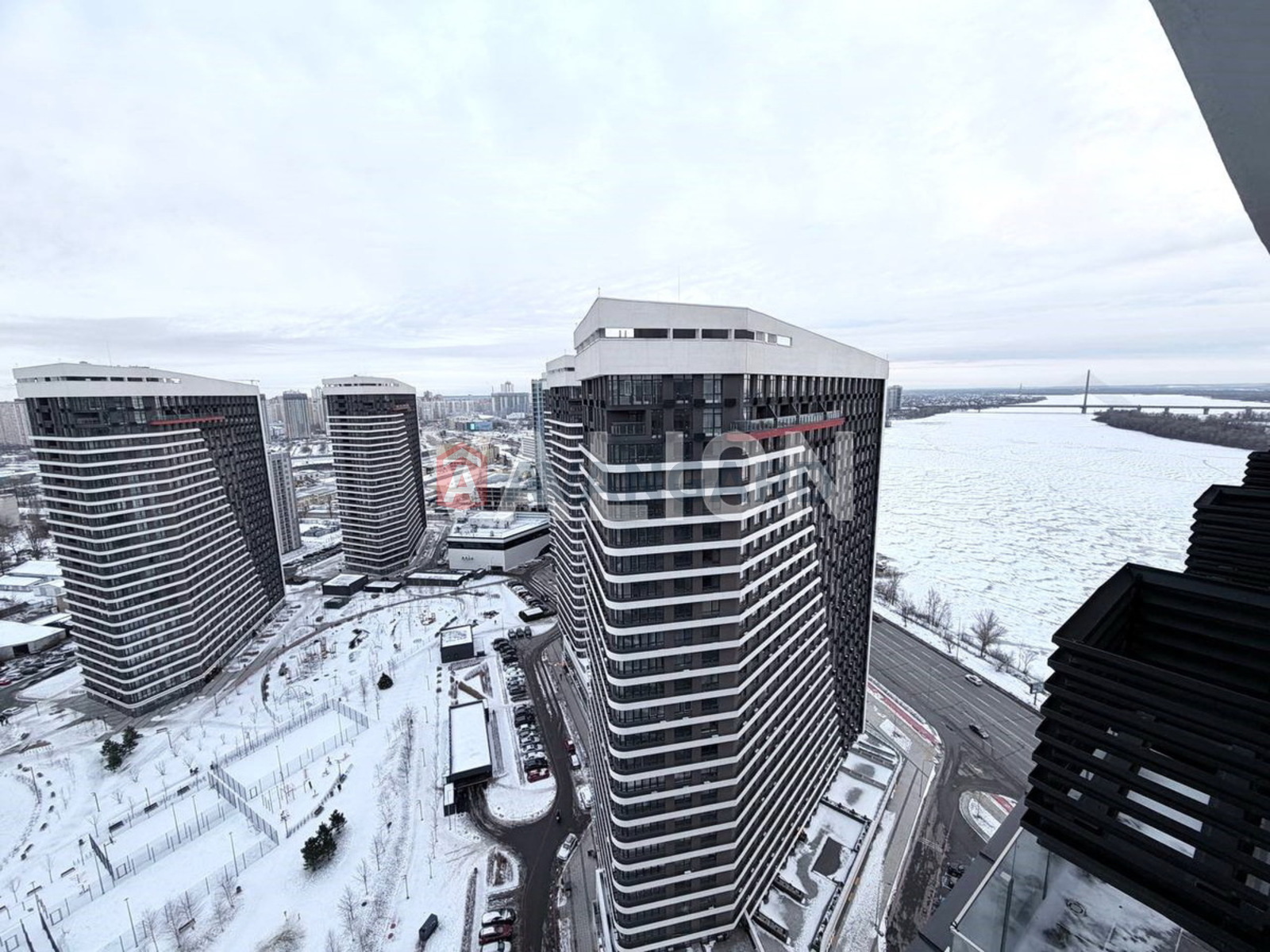 4 ��. ��������, 164/63/32 ��. �., 25/26 ������ ���� 7