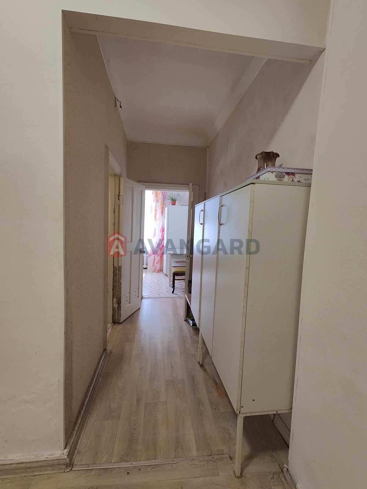 2 ��. ��������, 61/32/8 ��. �., 5/5 ������ ���� 4