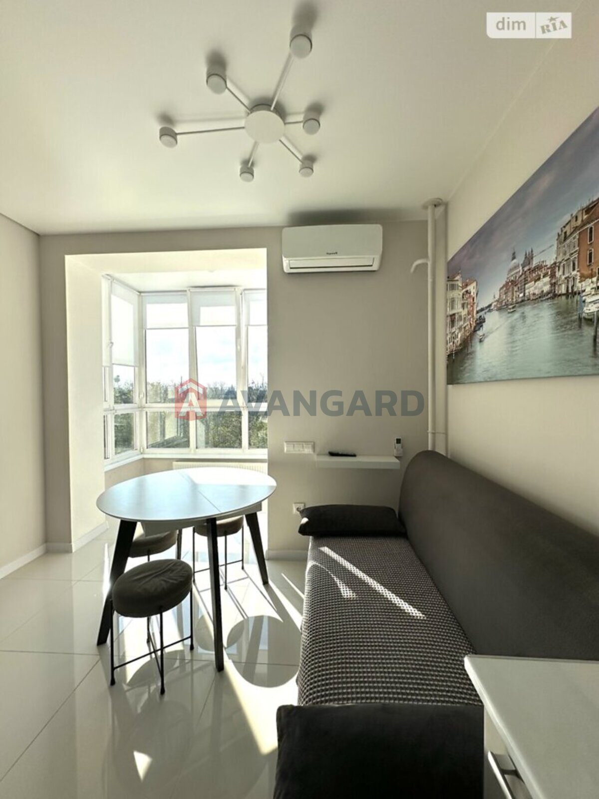 1 ��. ��������, 48/-/- ��. �., 7/10 ������ ���� 9