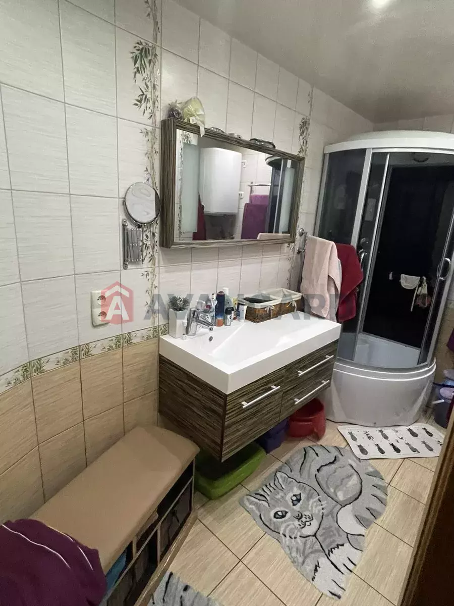 4 ��. ��������, 121/-/10 ��. �., 17/20 ������ ���� 9