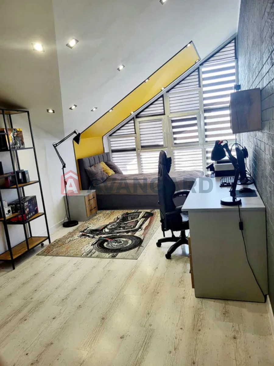 4 ��. ��������, 163/-/- ��. �., 2/2 ������ ���� 19