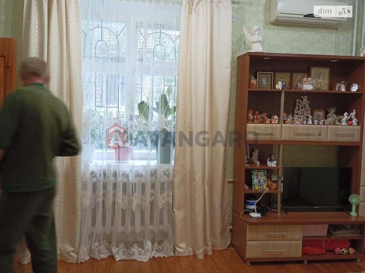 3 ��. ��������, 64/-/6 ��. �., 1/2 ������ ���� 18