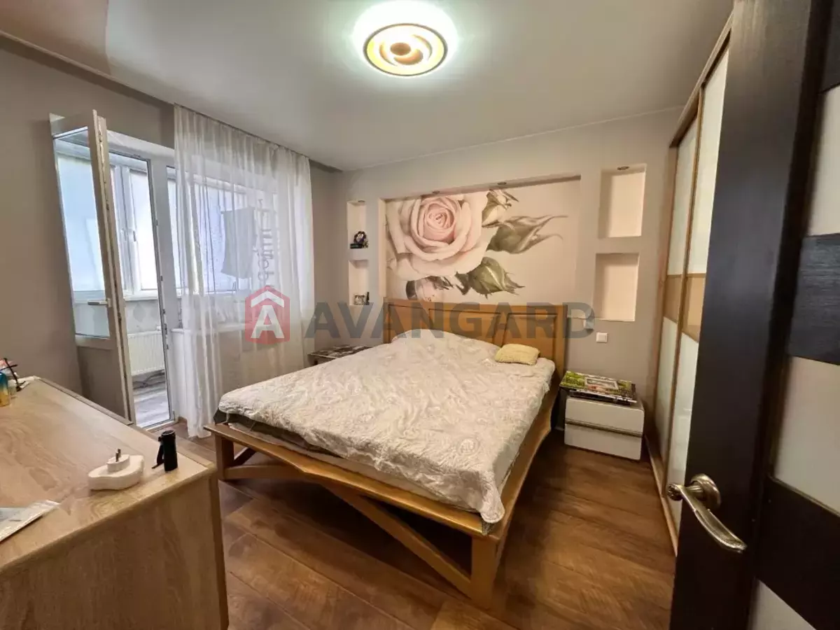 3 ��. ��������, 77/43/10 ��. �., 2/4 ������ ���� 10