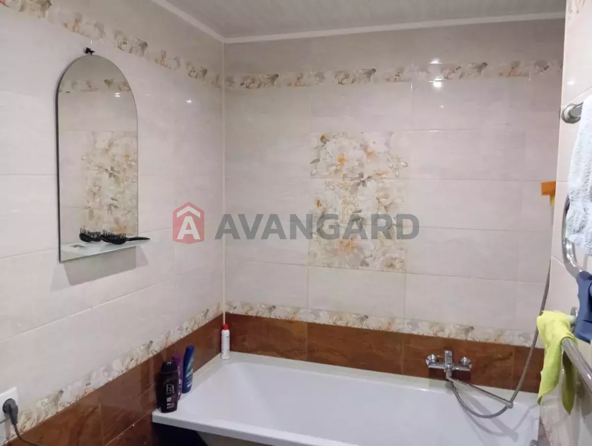 3 ��. ��������, 82/-/10 ��. �., 2/5 ������ ���� 2