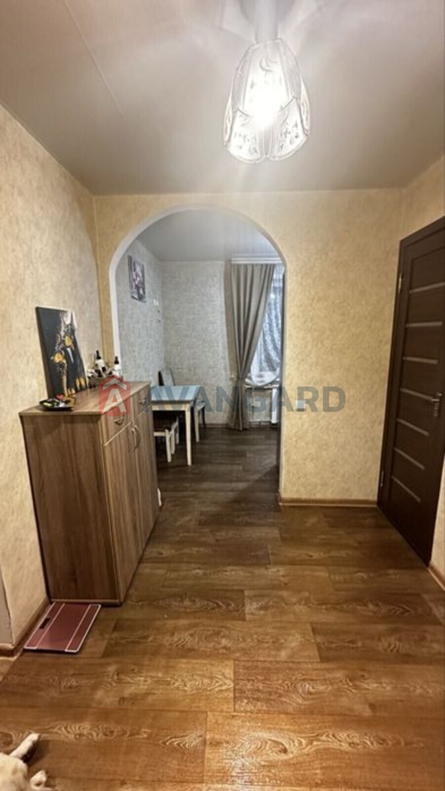 3 ��. ��������, 68/-/9 ��. �., 8/9 ������ ���� 1