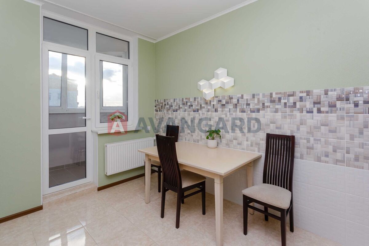 1 ��. ��������, 43/18/12 ��. �., 24/26 ������ ���� 8