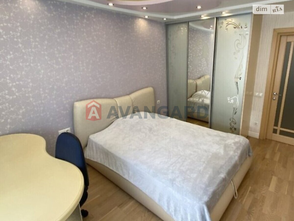 3 ��. ��������, 95/52/10 ��. �., 4/5 ������ ���� 9