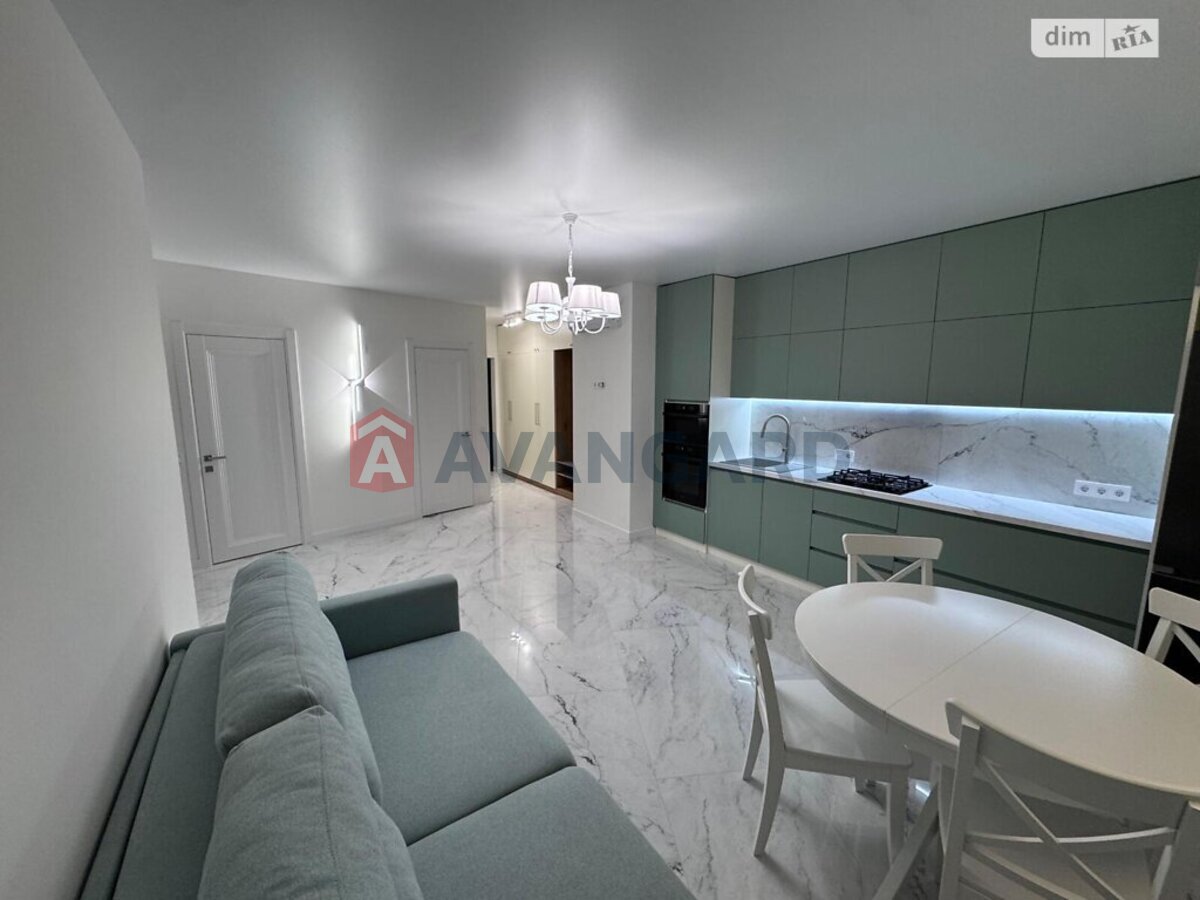 2 ��. ��������, 56/-/25 ��. �., 9/10 ������ ���� 4