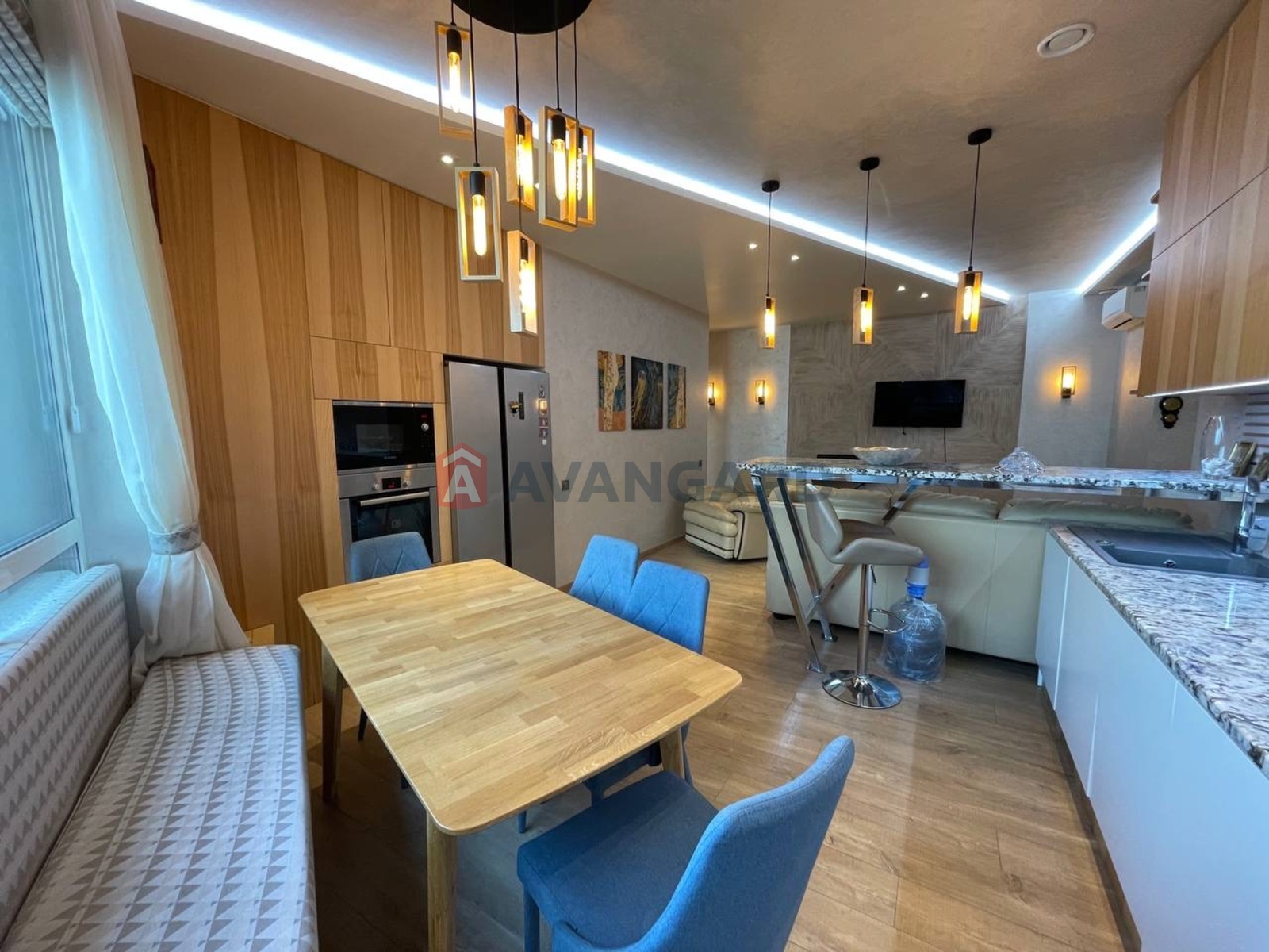 3 ��. ��������, 82/60/12 ��. �., 4/25 ������ ���� 1