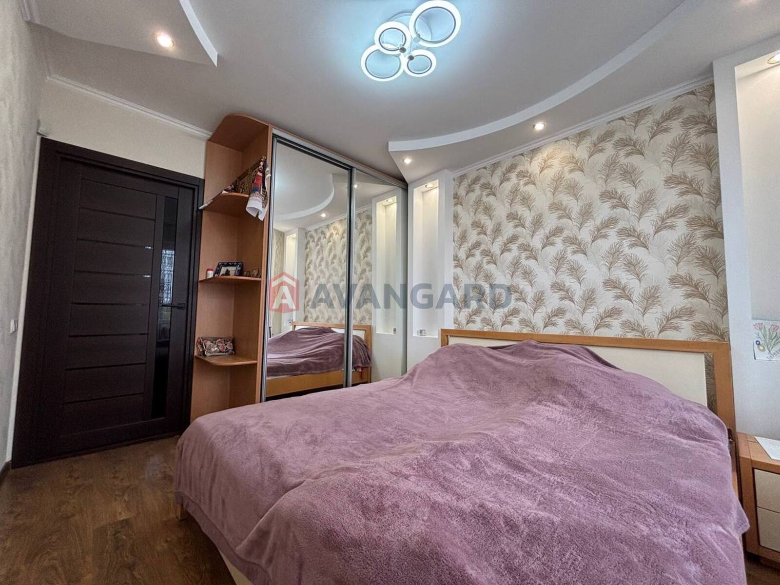 3 ��. ��������, 65/-/- ��. �., 8/10 ������ ���� 13