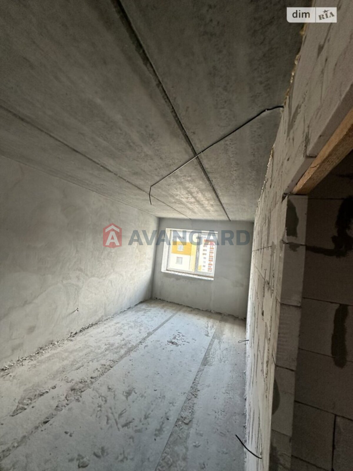 3 ��. ��������, 82/46/18 ��. �., 9/10 ������ ���� 7