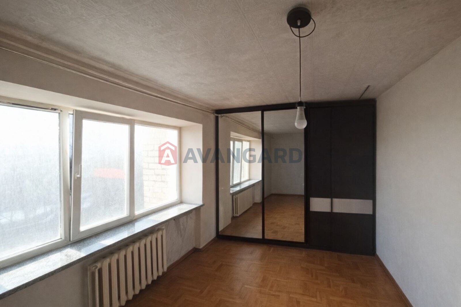 3 ��. ��������, 66/42/10 ��. �., 4/12 ������ ���� 12