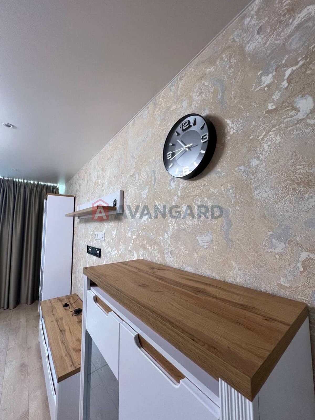 3 ��. ��������, 65/40/8 ��. �., 9/9 ������ ���� 12