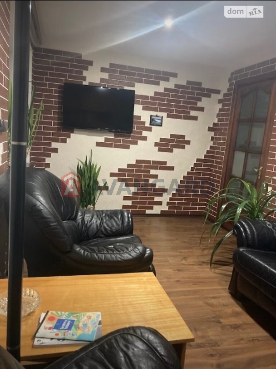 3 ��. ��������, 56/40/9 ��. �., 4/5 ������ ���� 19