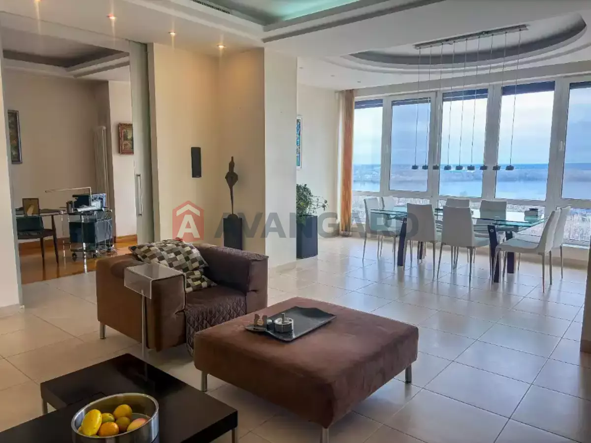 4 ��. ��������, 150/-/- ��. �., 8/14 ������ ���� 23