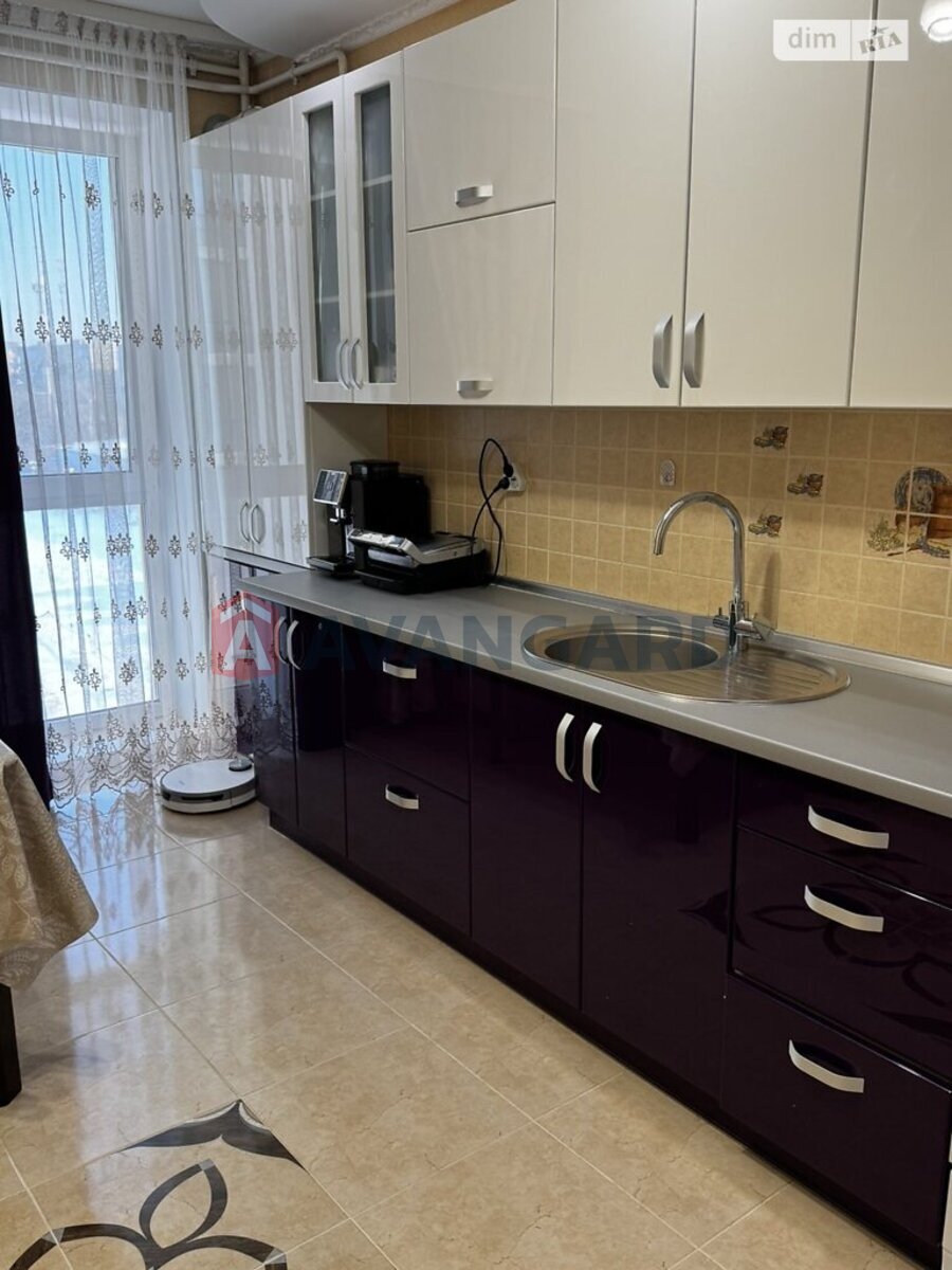 2 ��. ��������, 80/39/14 ��. �., 3/5 ������ ���� 15