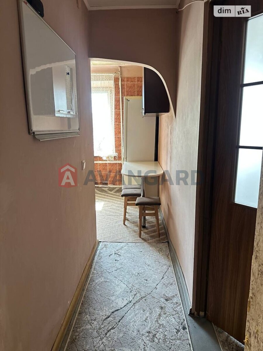 1 ����. ��������, 31.85/16.2/5.9 ��. �., 2/3 ���� ���� 8
