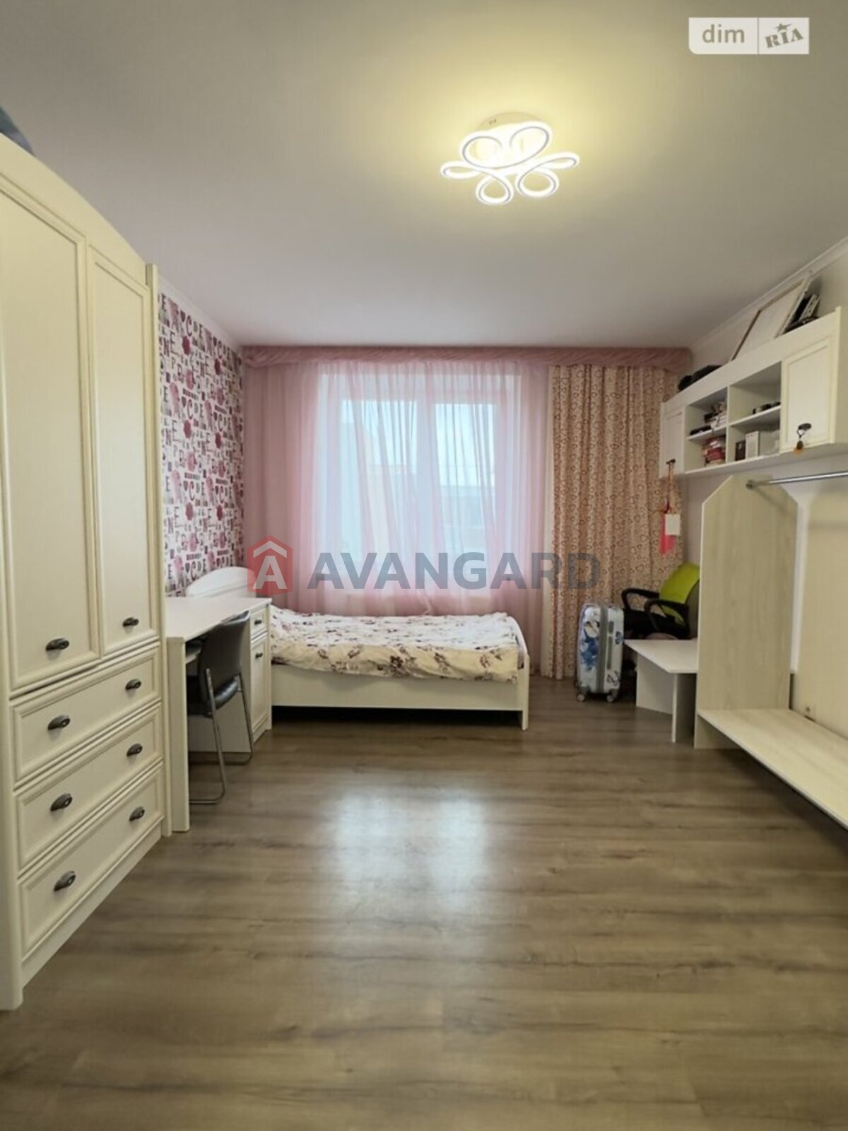 4 ��. ��������, 147/70/14 ��. �., 9/9 ������ ���� 30