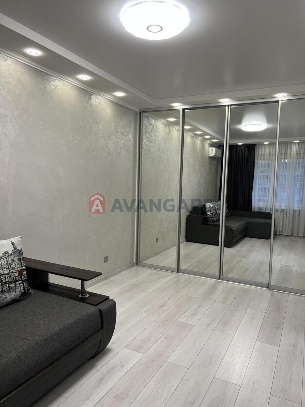 1 ��. ��������, 38/17/9 ��. �., 5/25 ������ ���� 2