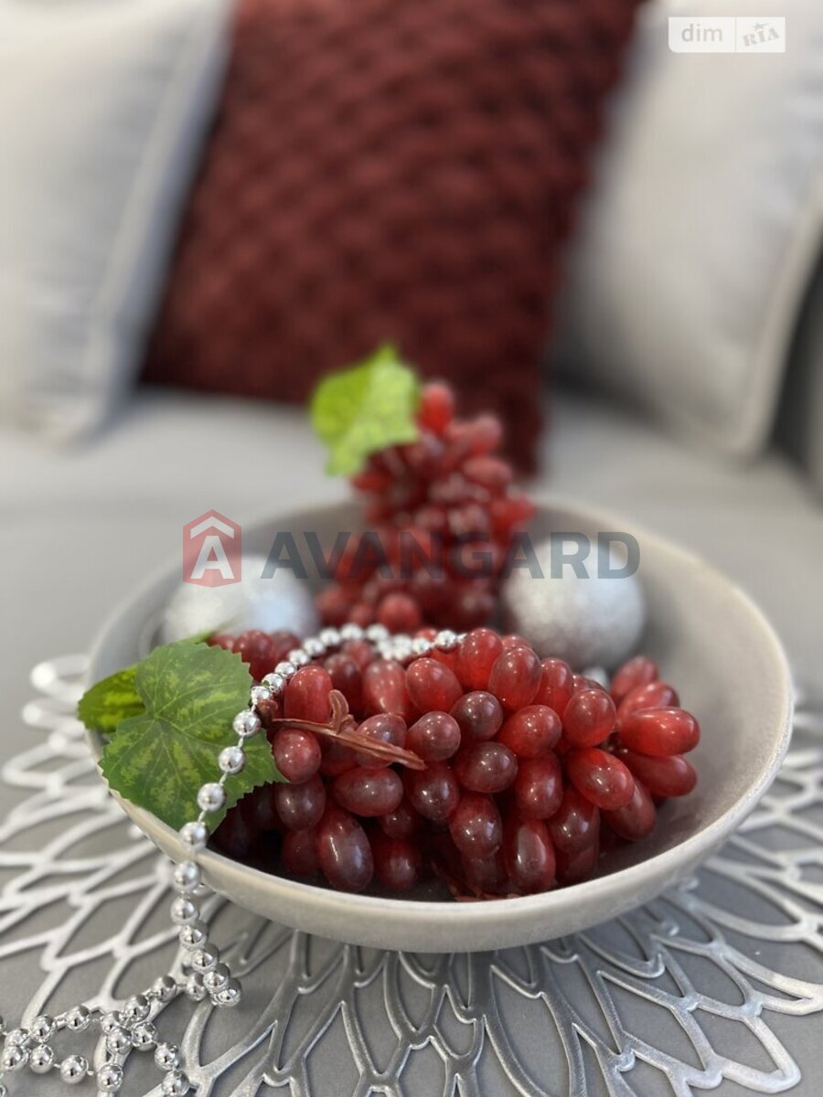 3 ��. ��������, 80,8/49,5/28.8 ��. �., 2/8 ������ ���� 11