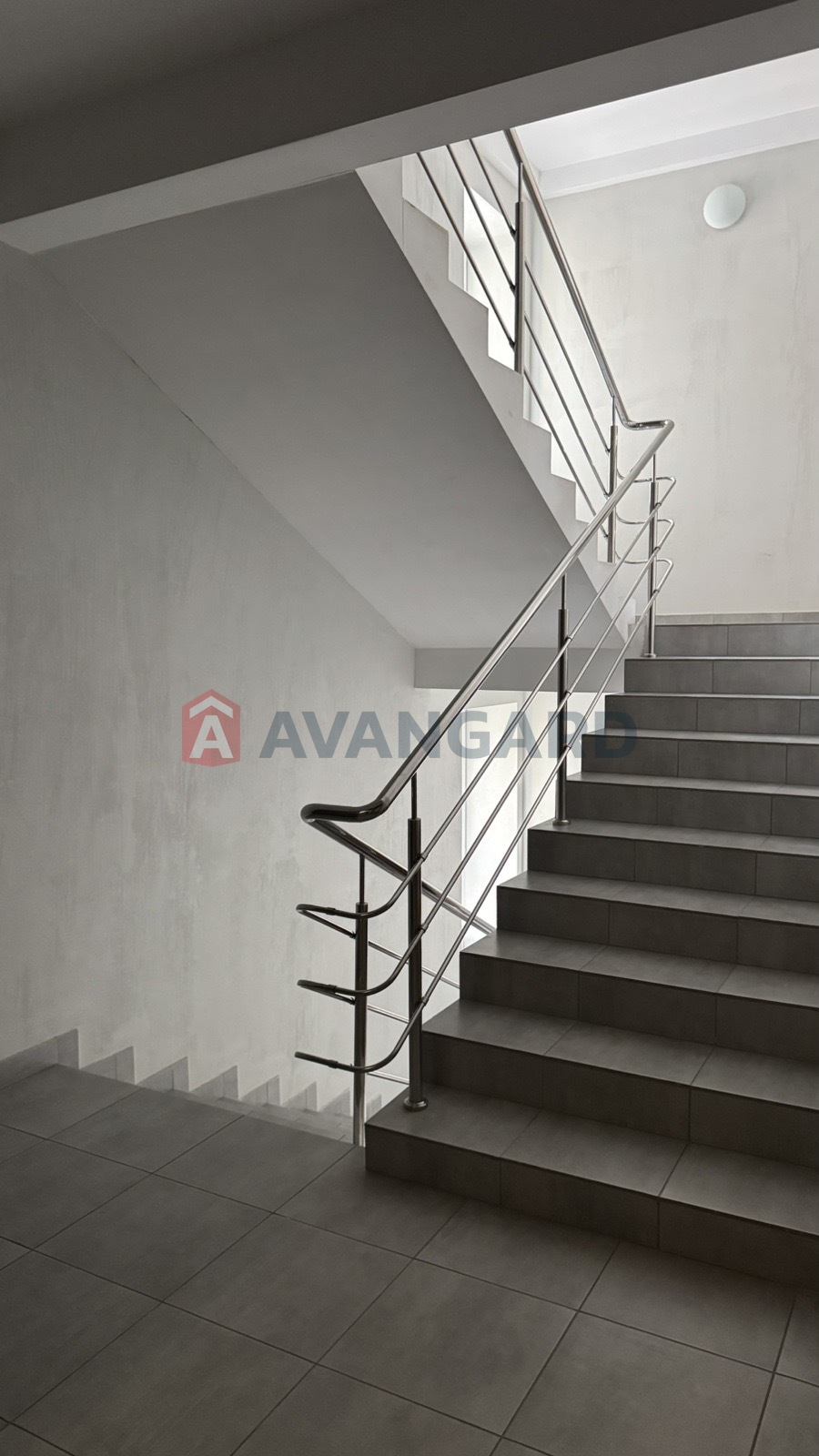 3 ����. ��������, 82,8/42,8/15,4 ��. �., 9/10 ���� ���� 14