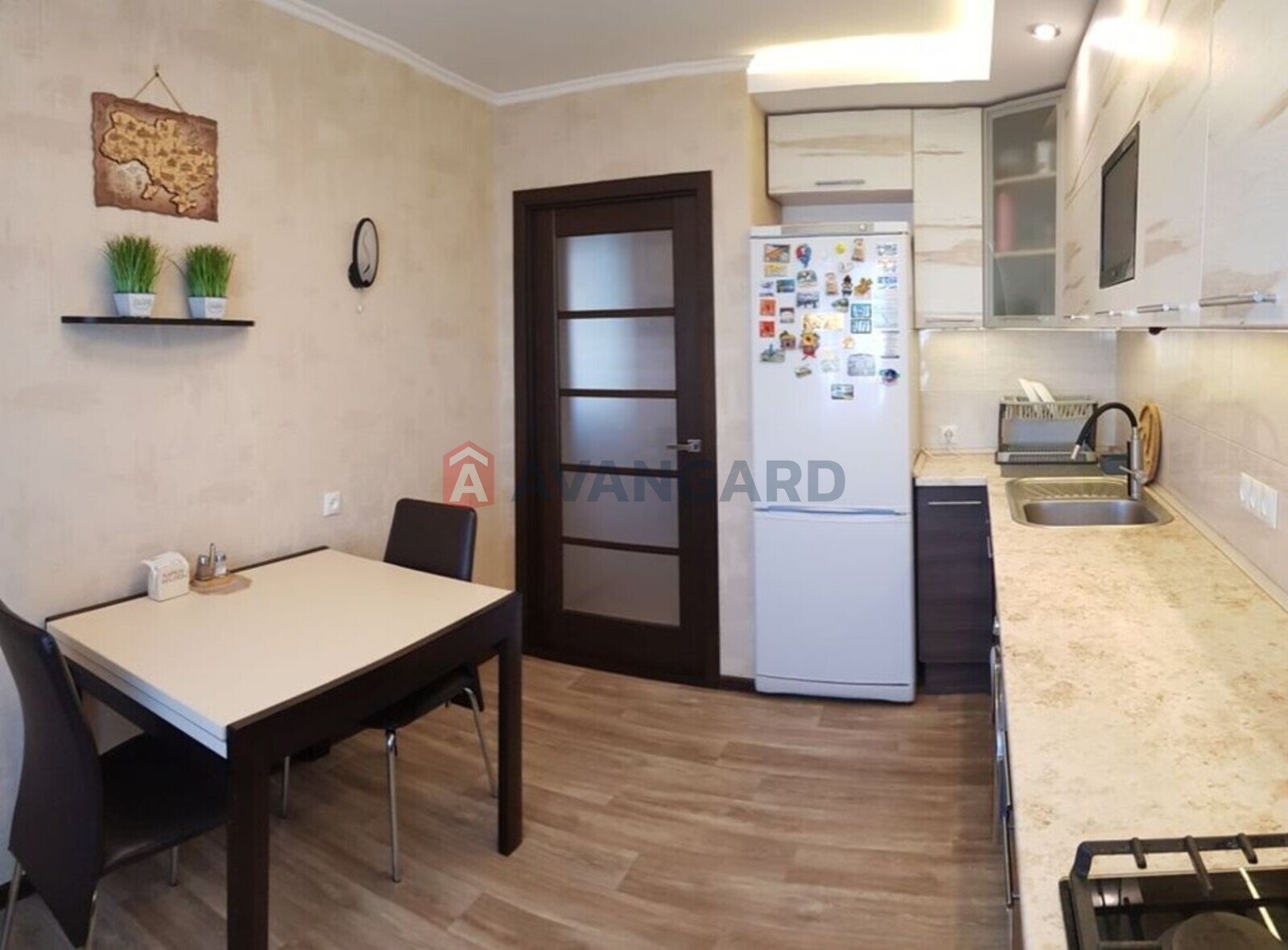 3 ����. ��������, 65/-/10 ��. �., 8/9 ���� ���� 3