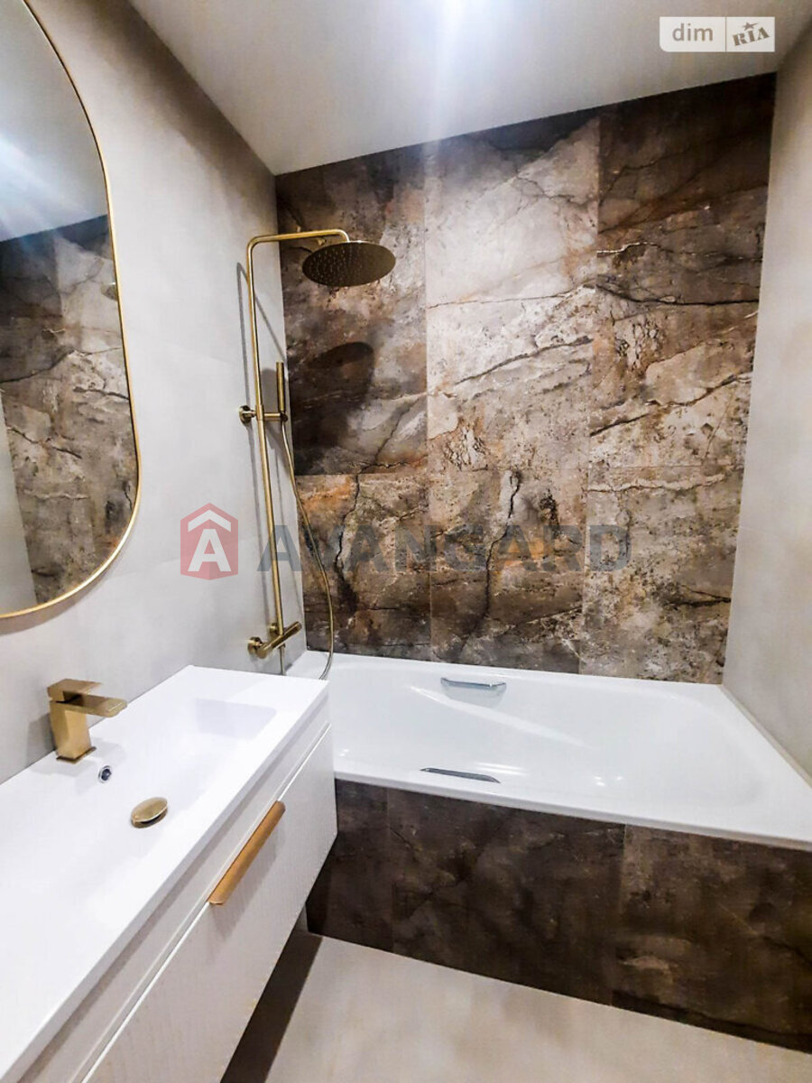 3 ��. ��������, 87/50/14 ��. �., 9/10 ������ ���� 28