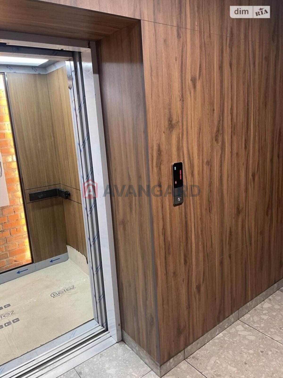 2 ��. ��������, 68/34/16 ��. �., 8/10 ������ ���� 4