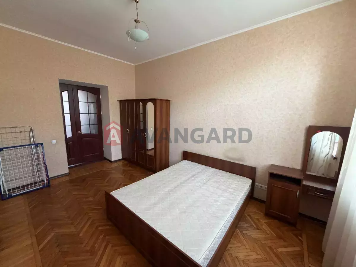 3 ��. ��������, 77/-/- ��. �., 2/4 ������ ���� 6