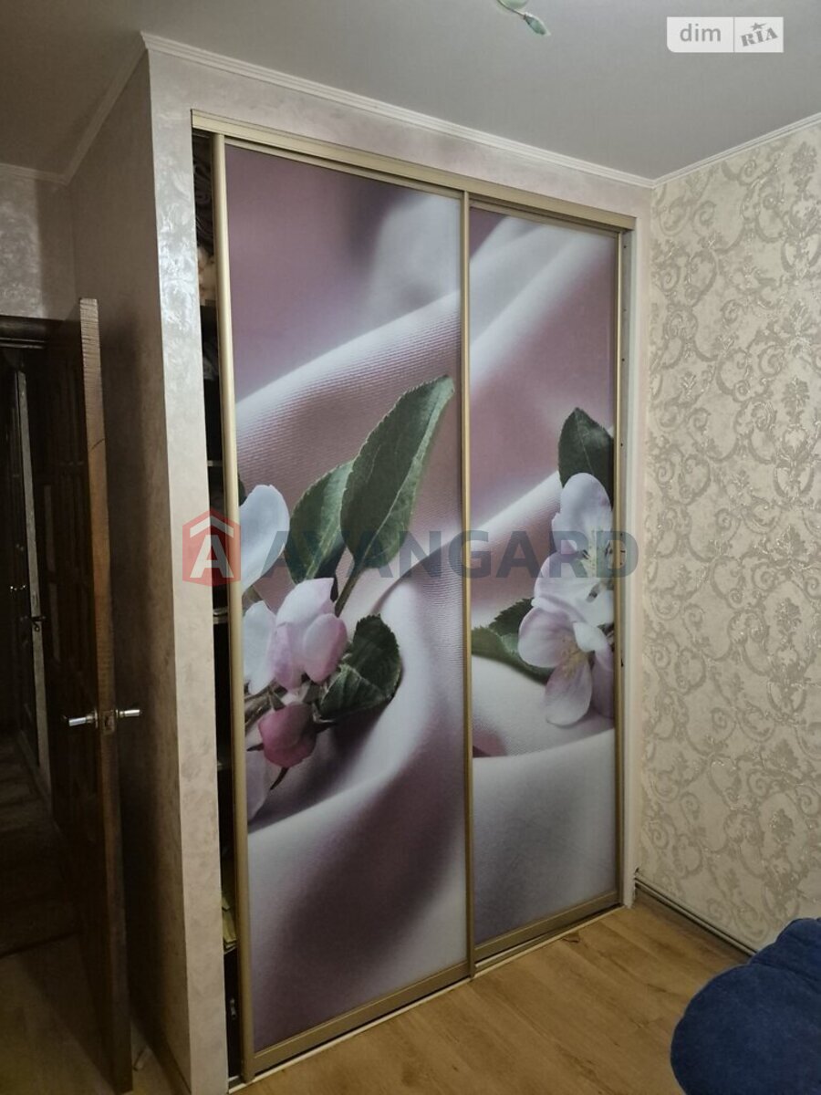 3 ��. ��������, 64/50/9 ��. �., 8/10 ������ ���� 18