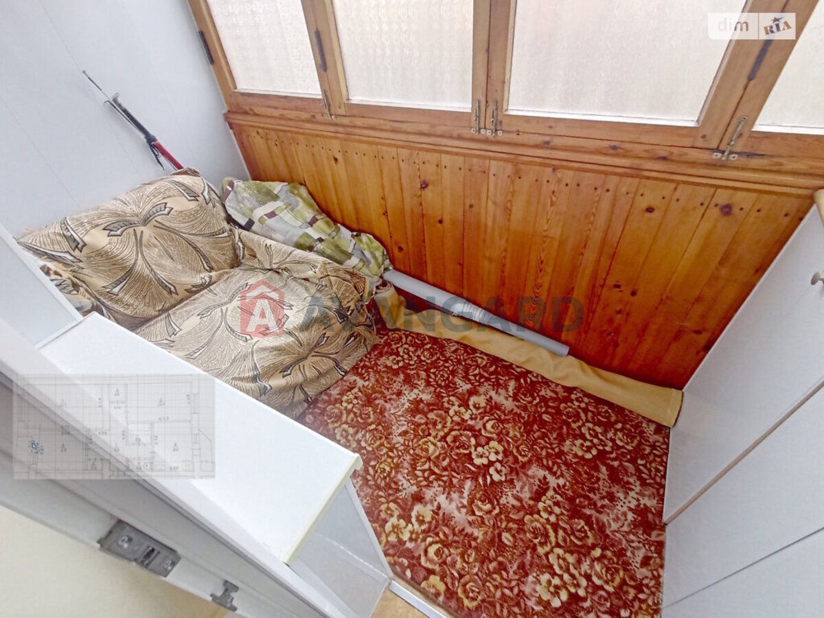 3 ��. ��������, 66/40/8 ��. �., 1/5 ������ ���� 9