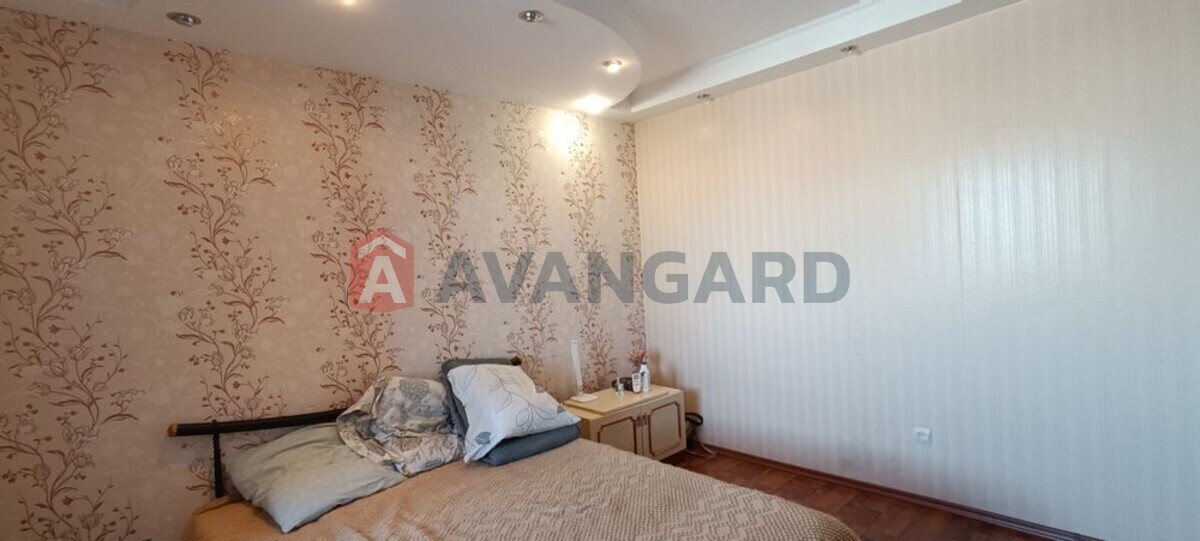 3 ��. ��������, 74/-/9 ��. �., 5/10 ������ ���� 18