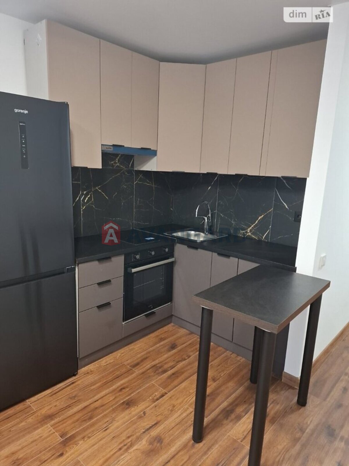 1 ��. ��������, 27/19/4 ��. �., 9/12 ������ ���� 1