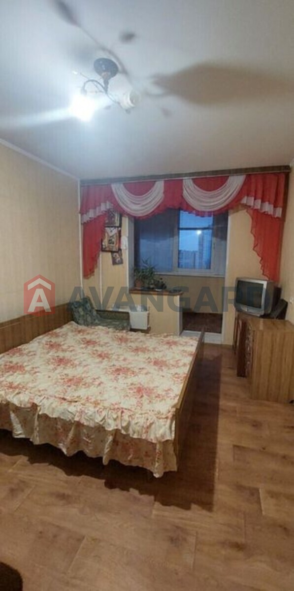 3 ��. ��������, 68/-/8 ��. �., 8/10 ������ ���� 9