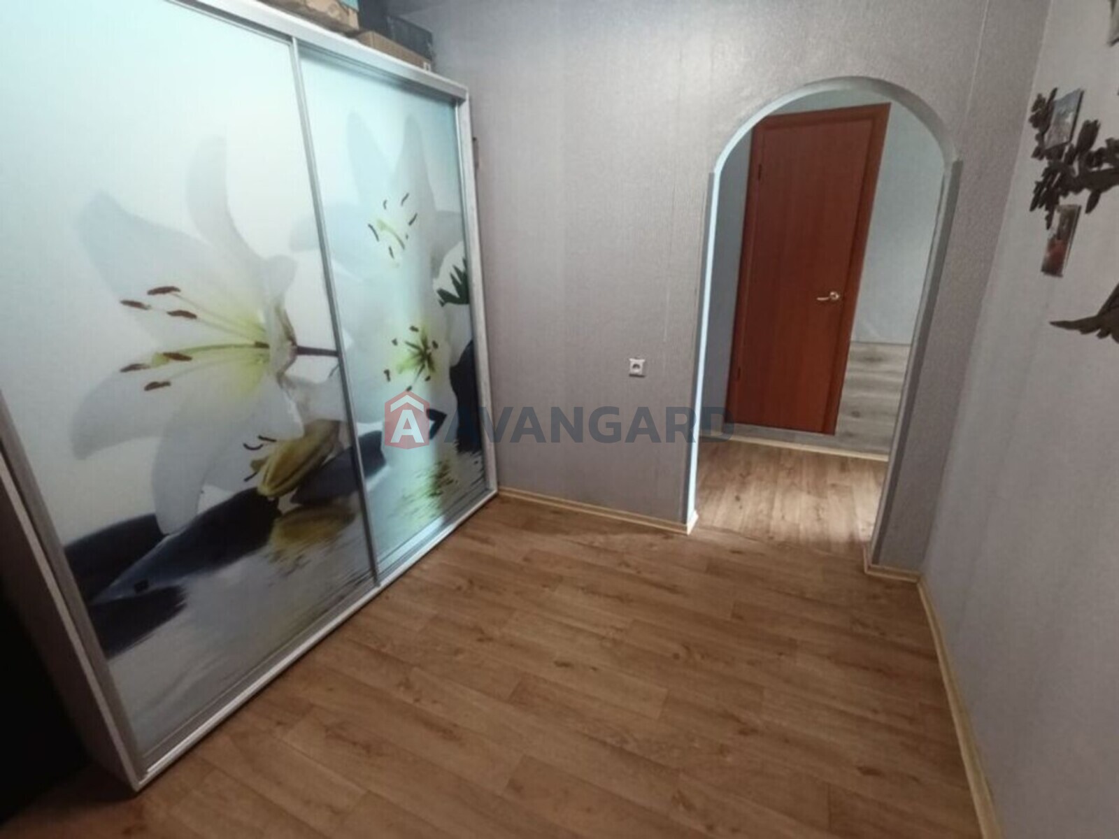 3 ��. ��������, 71/-/8 ��. �., 4/10 ������ ���� 6