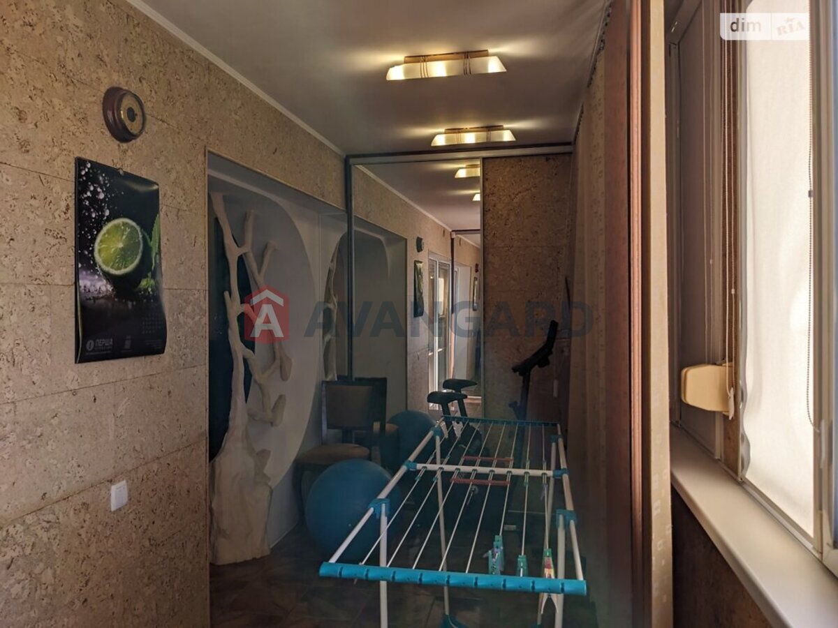 2 ��. ��������, 100/-/- ��. �., 4/5 ������ ���� 13