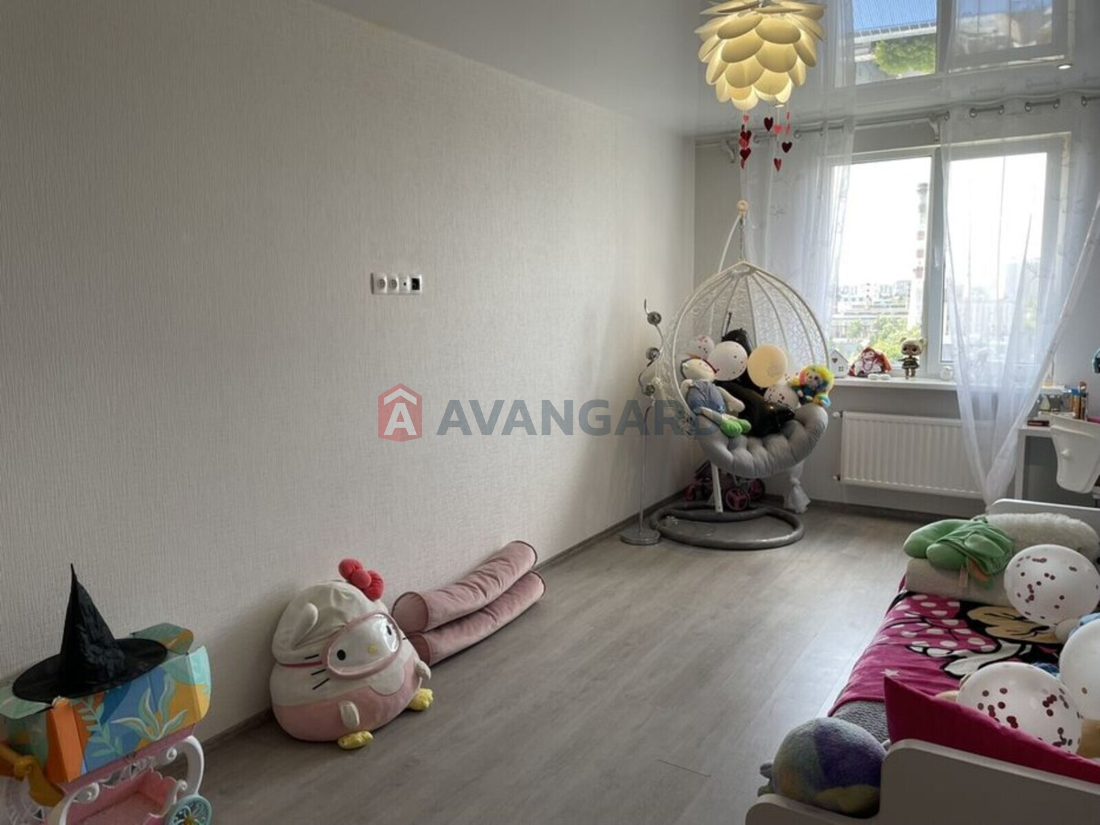 4 ��. ��������, 157/-/37 ��. �., 10/10 ������ ���� 12