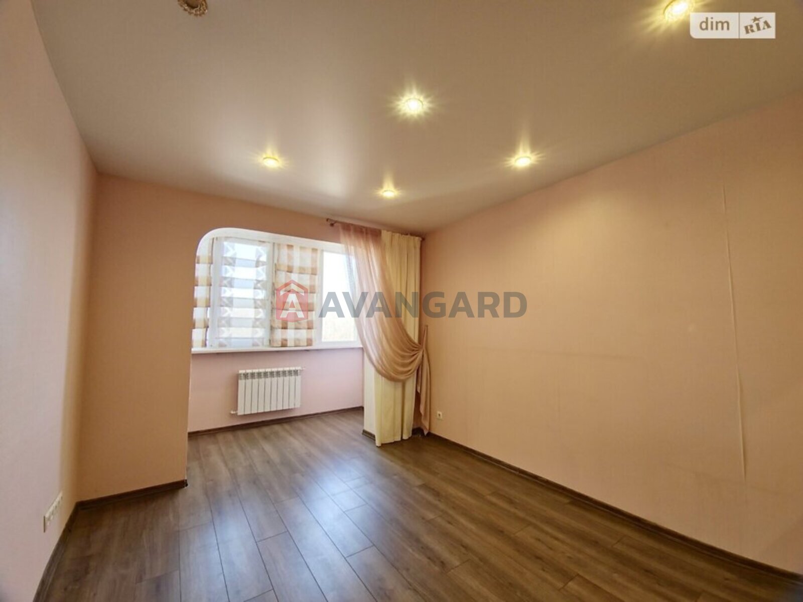 4 ��. ��������, 84/60/8 ��. �., 8/9 ������ ���� 19