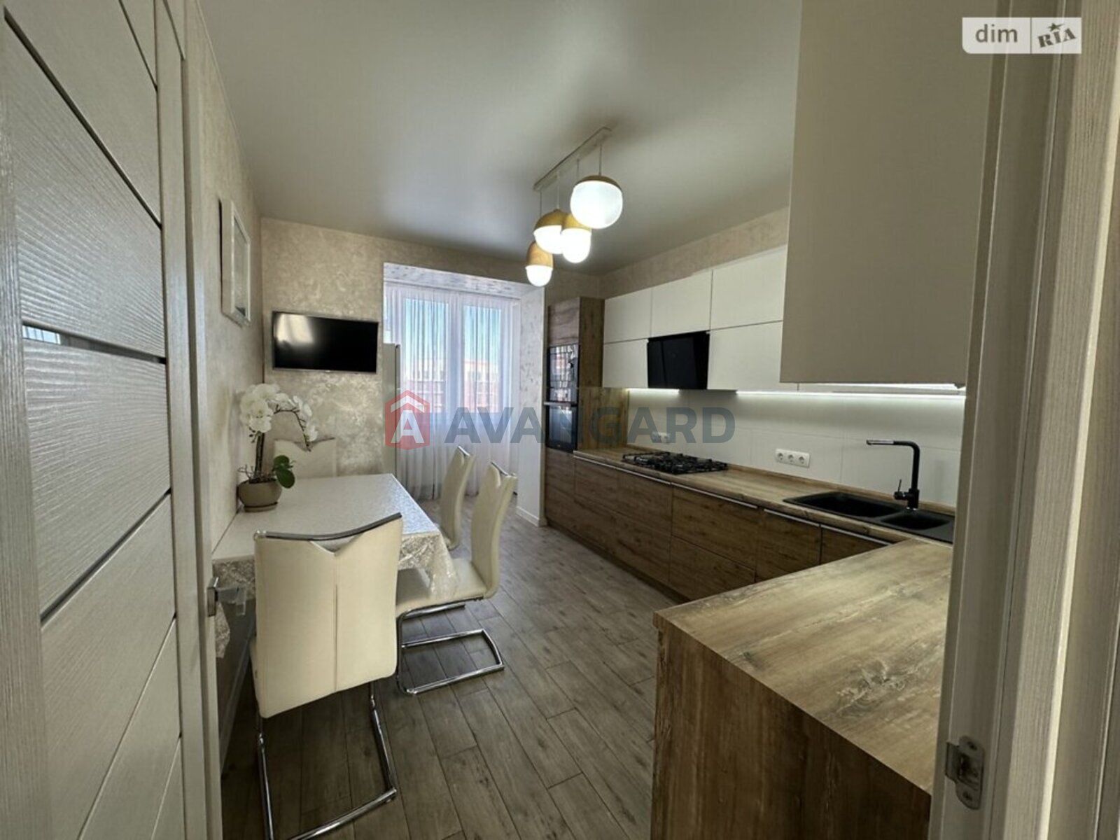 3 ��. ��������, 96/58/16 ��. �., 10/11 ������ ���� 24