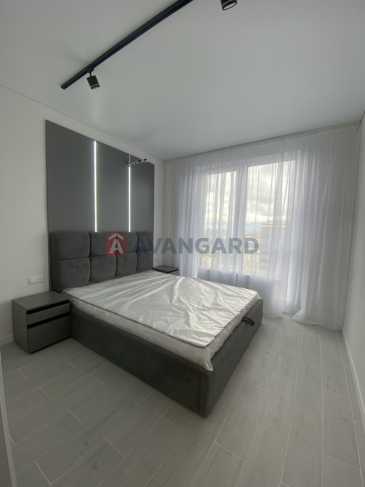 1 ��. ��������, 44/14/20 ��. �., 24/26 ������ ���� 14