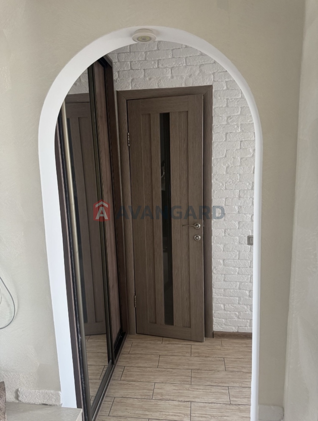 2 ��. ��������, 48/43/12 ��. �., 9/10 ������ ���� 11