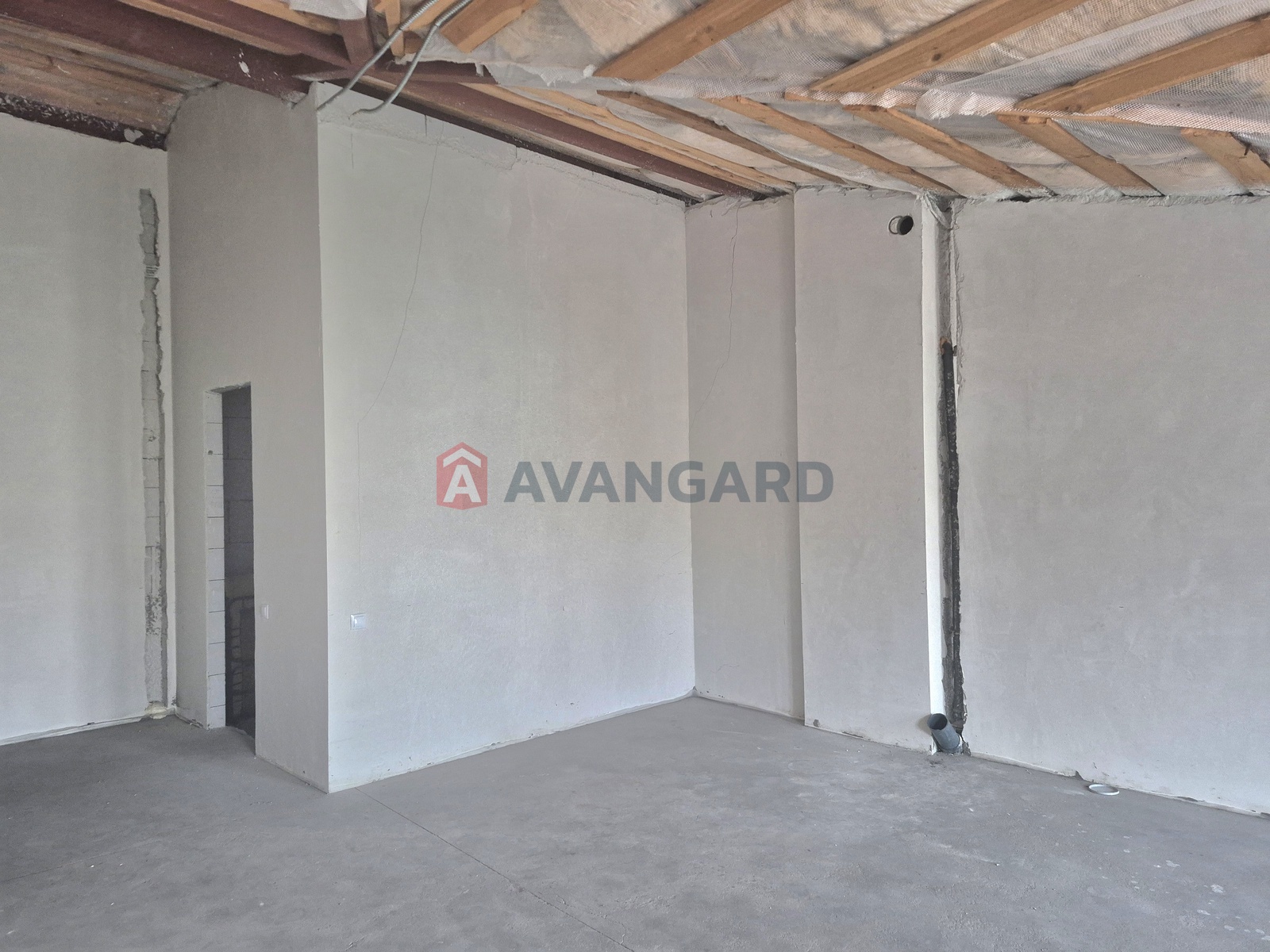 1 ����. ��������, 51.5/29.9/5.1 ��. �., 6/6 ���� ���� 23