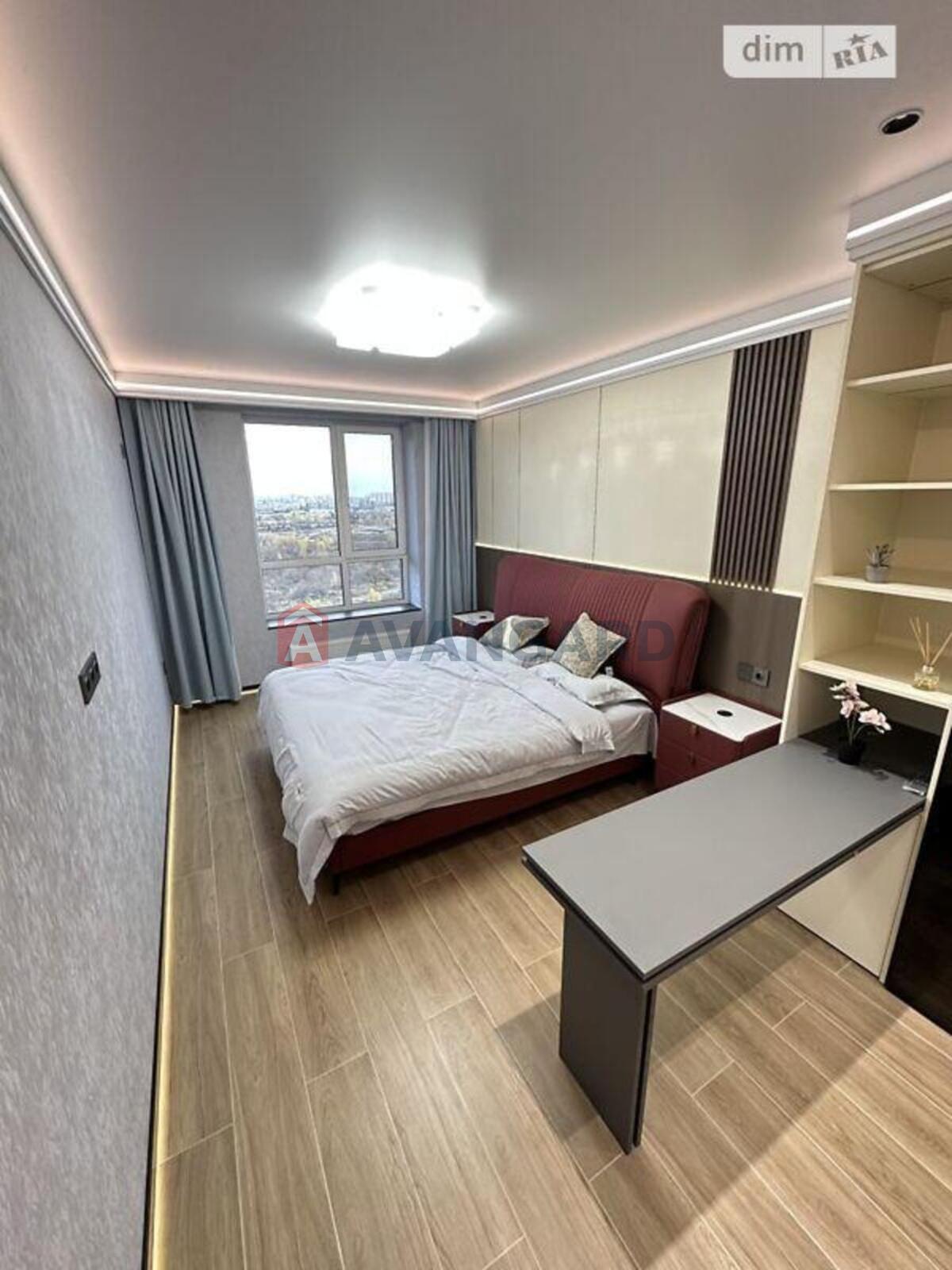 4 ��. ��������, 136/-/16 ��. �., 10/11 ������ ���� 25