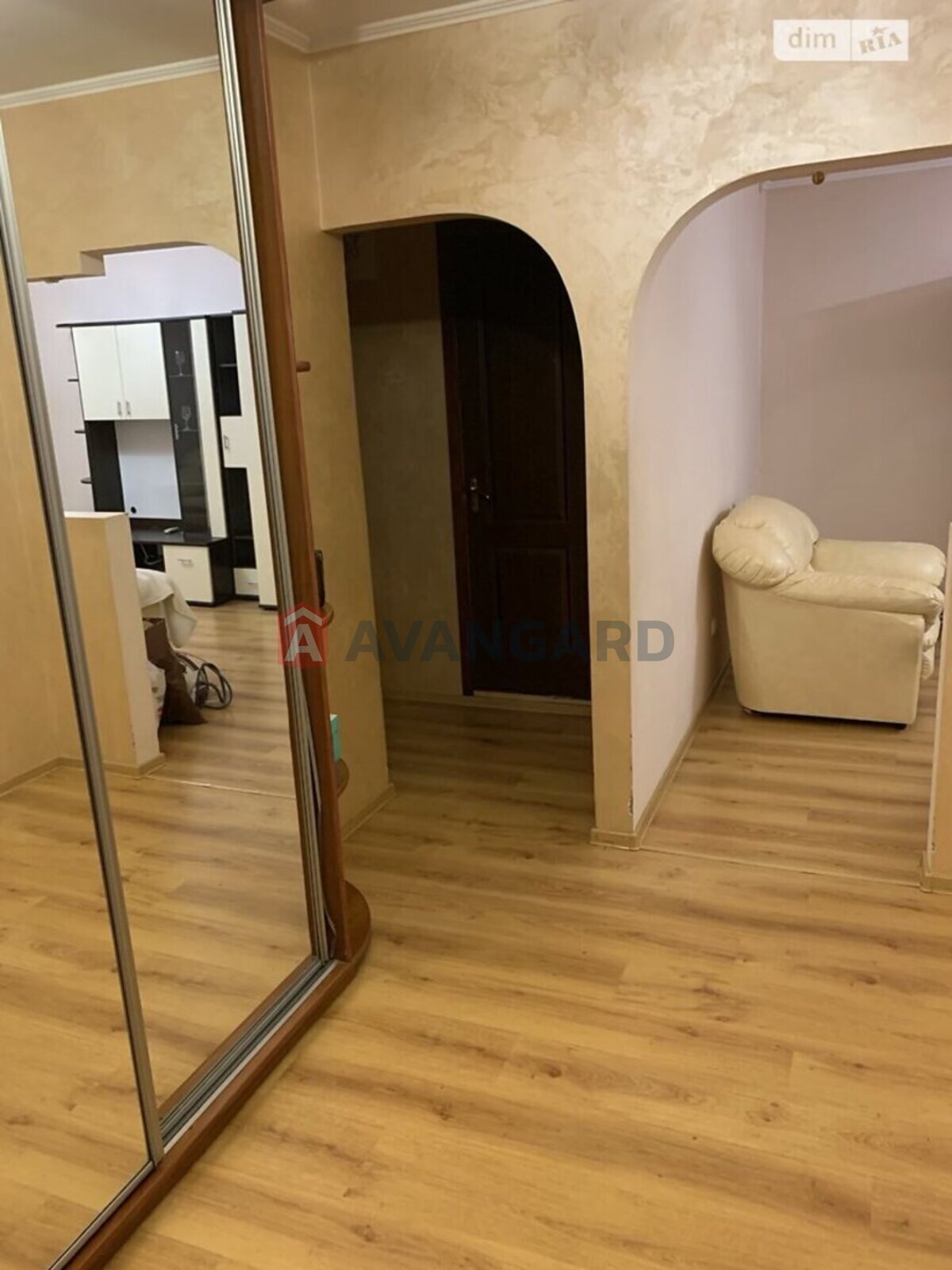 3 ��. ��������, 65/42/15 ��. �., 9/10 ������ ���� 4