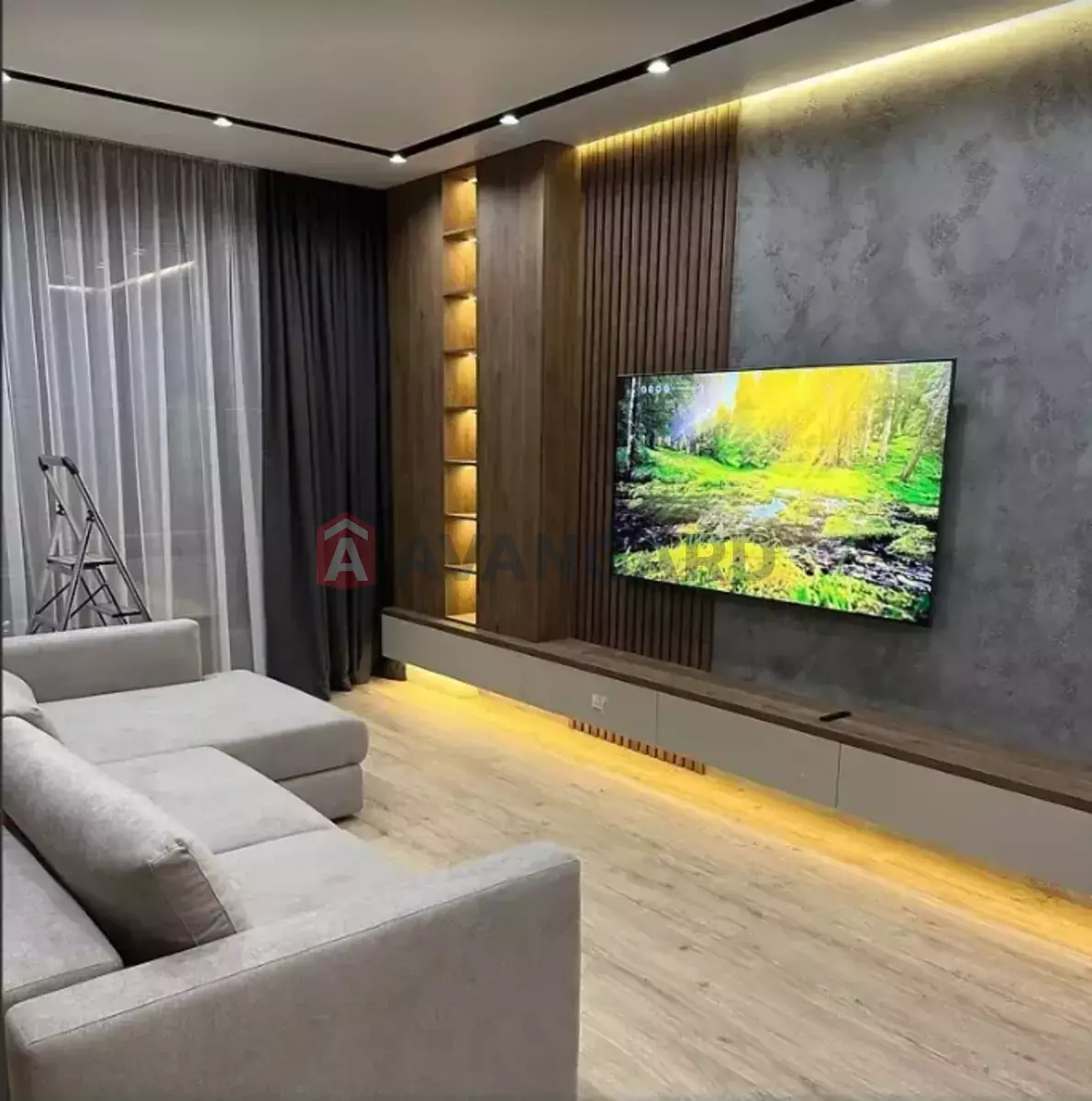 3 ��. ��������, 82/72/37 ��. �., 2/12 ������ ���� 6