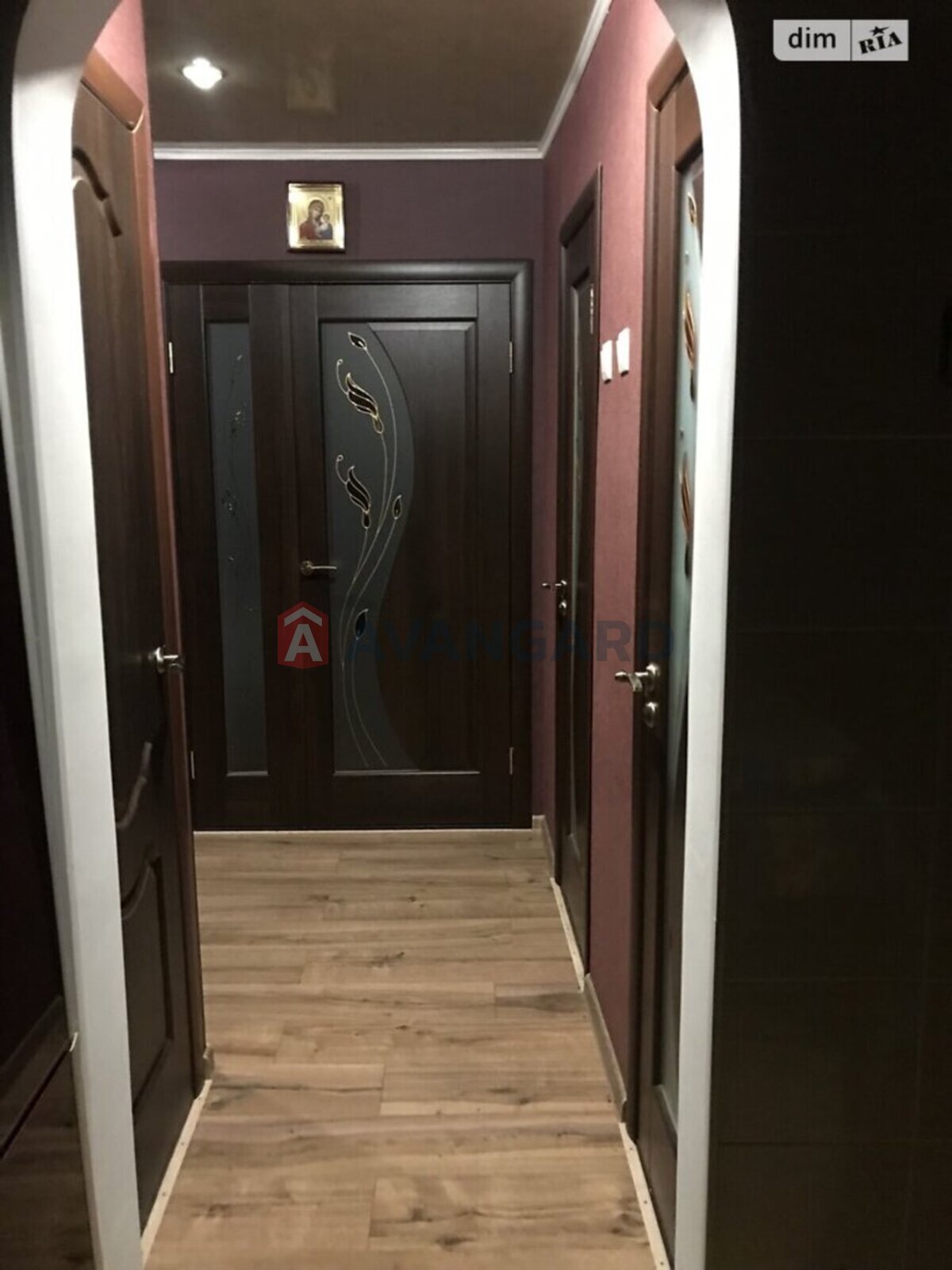 2 ��. ��������, 52/32/8 ��. �., 4/5 ������ ���� 29