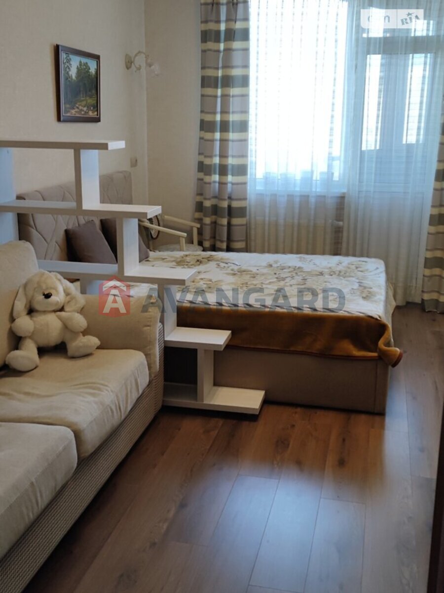 1 ��. ��������, 42/18/10 ��. �., 11/16 ������ ���� 17